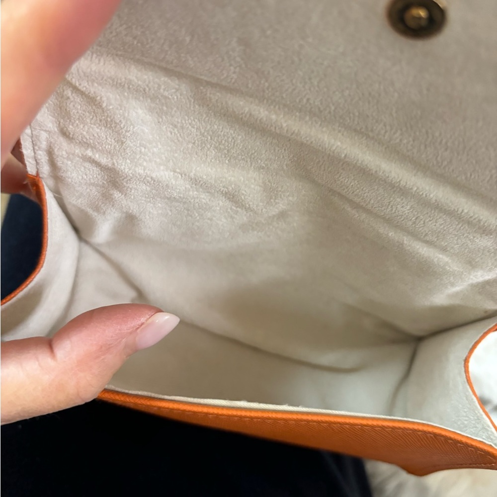 Tory Burch eyeglass case with pouch. - Picture 4 of 7